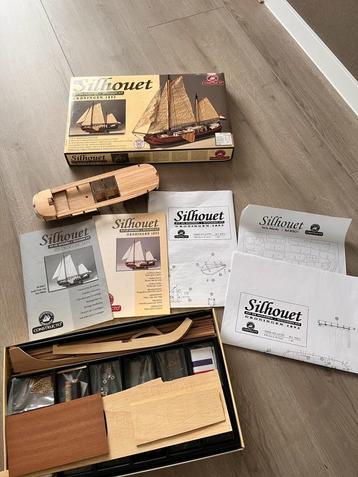 Constructo Silhouet beschikbaar voor biedingen