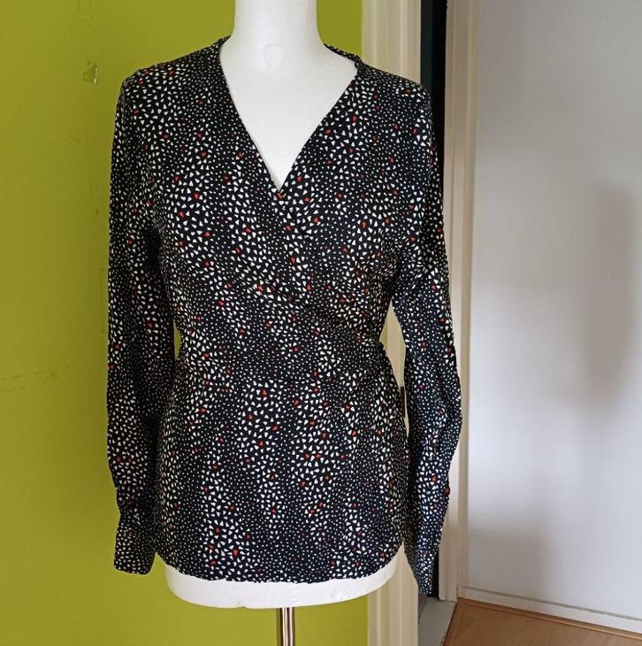 Mooie wikkeltop van Distrikt Norrebro maat L, Kleding | Dames, Tops, Zo goed als nieuw, Maat 38/40 (M), Zwart, Lange mouw, Ophalen of Verzenden