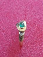 14 karaat gouden ring met smaragd en een diamantje, Gebruikt, ?, 17 tot 18, Met edelsteen