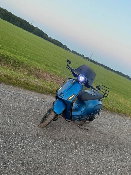 Vespa sprint Full Option(€2250 deze week ophalen), Fietsen en Brommers, Brommers | Vespa, Zo goed als nieuw, Ophalen