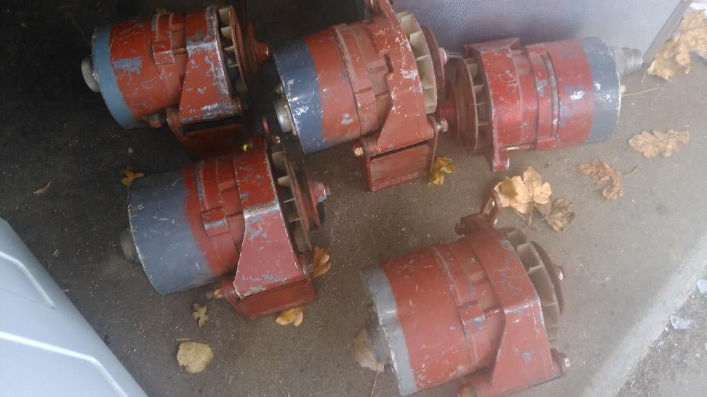 dynamo 24volt, Ophalen of Verzenden, Gebruikt, Motor en Techniek