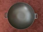 Grote zware gietijzeren wokpan 37cm, Gietijzer, Ophalen of Verzenden, Zo goed als nieuw, Keramische plaat