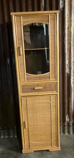 Rotan/bamboo kast met glas, wandkast, Huis en Inrichting, Kasten | Vitrinekasten, Ophalen, Zo goed als nieuw, 25 tot 50 cm, Glas