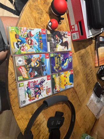Spellen nintendo switch en enkele toebehoren beschikbaar voor biedingen