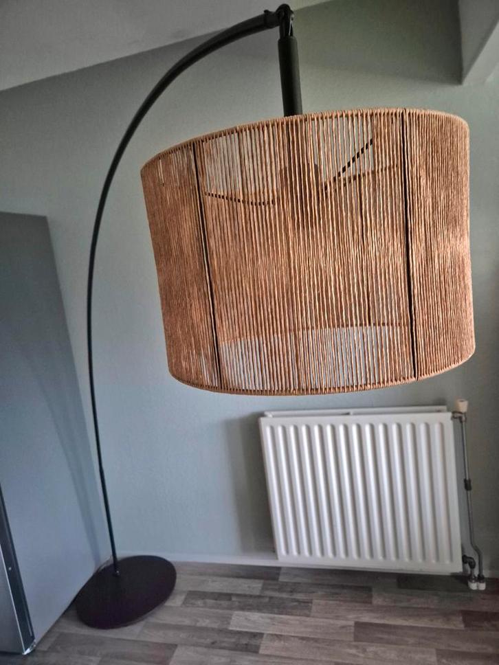KOOPJE! Booglamp/vloerlamp Ikea Skaftet met lampenkap, Huis en Inrichting, Lampen | Vloerlampen, Ophalen
