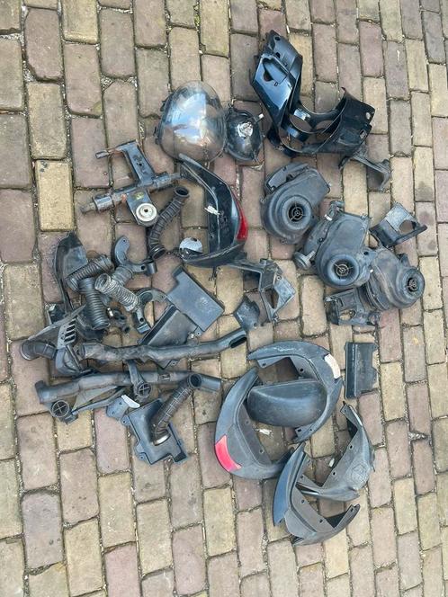 Zip onderdelen te koop (kappen vleugels ), Fietsen en Brommers, Brommers | Tuning en Styling, Verzenden