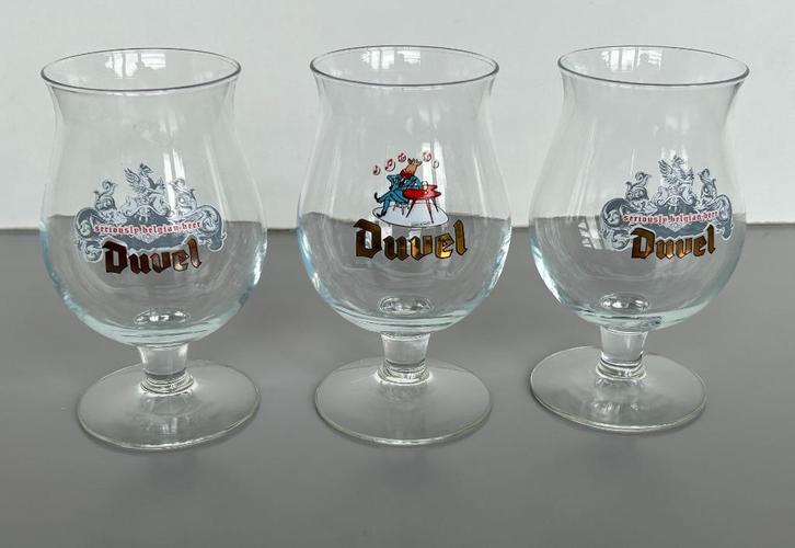3 speciale DUVEL glazen. Wo. Kobe de Koe en andere, Verzamelen, Biermerken, Zo goed als nieuw, Glas of Glazen, Duvel, Ophalen of Verzenden