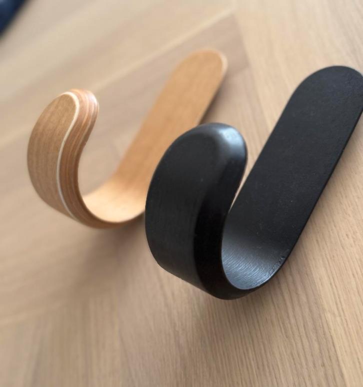 Normann Copenhagen Wandhaak • Haak Curve • 2 stuks, Huis en Inrichting, Woonaccessoires | Kapstokken, Gebruikt, Wandkapstok, Minder dan 100 cm