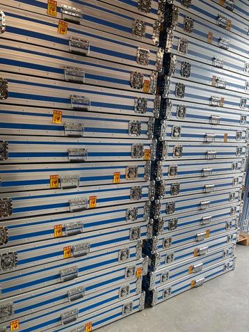 STUNTVERKOOP FLIGHTCASES Ledparren / Ledbarren / Pixelstrip  beschikbaar voor biedingen