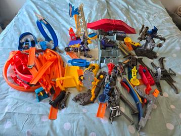 Grote bigshopper vol hotwheels baan + toe behoren. beschikbaar voor biedingen