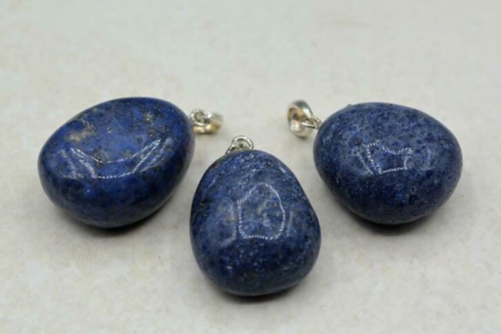 Dumortieriet hangers met zilver hangeroogje (01), Verzamelen, Mineralen en Fossielen, Mineraal, Ophalen of Verzenden