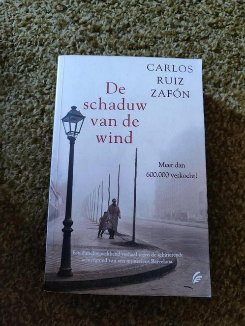 Carlos Ruiz Zafón - De schaduw van de wind, Boeken, Literatuur, Zo goed als nieuw, Nederland, Ophalen of Verzenden