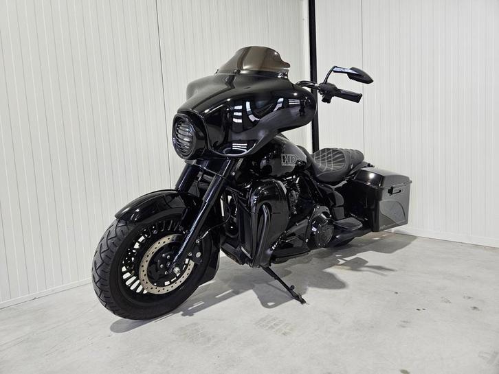 2011 Harley-Davidson Custom black bike. Inruil welkom, Motoren, Motoren | Harley-Davidson, Bedrijf, Chopper, Ophalen
