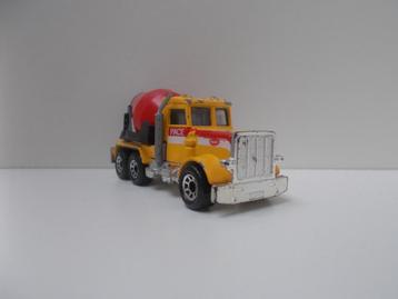 5630 Peterbilt Cement Truck Matchbox beschikbaar voor biedingen
