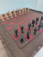 Houten Schaakspel met Handgesneden Stukken, Ophalen of Verzenden
