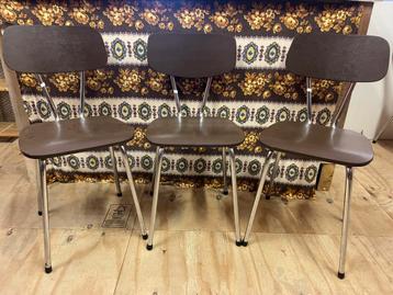 3 vintage jaren 70 bruine formica stoelen beschikbaar voor biedingen