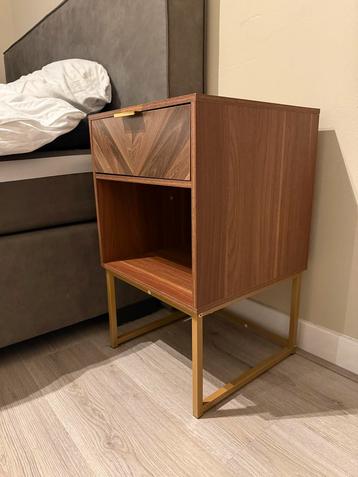 Japandi nachtkastje, light cognac brown wood. Nieuw