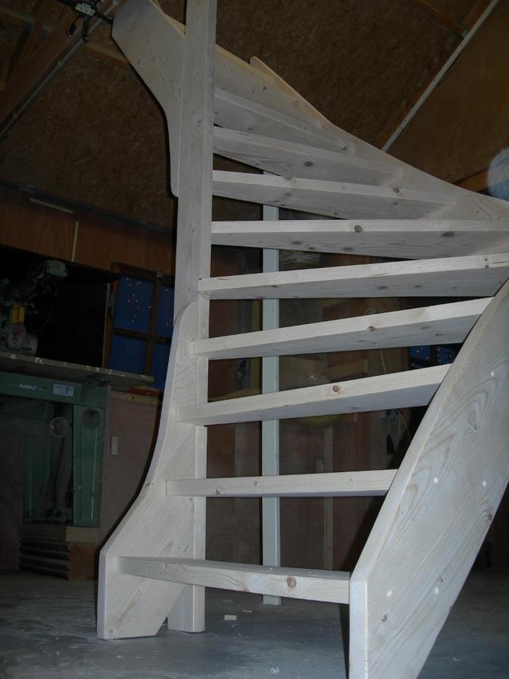 houten trap met of zonder half/kwartslag, vuren houten trap, Doe-het-zelf en Verbouw, Ladders en Trappen, Nieuw, Trap, Ophalen of Verzenden