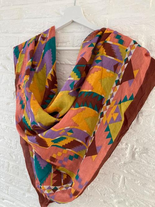 Zomerse SJAAL 100 x100 cm met kleurrijk print, Kleding | Dames, Mutsen, Sjaals en Handschoenen, Gedragen, Sjaal, Maat 42/44 (L)