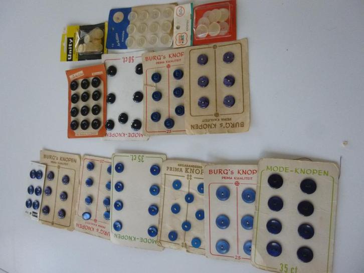 vintage nieuwe knoopjes, groot en  kleine poppen knoopjes, Hobby en Vrije tijd, Naaien en Fournituren, Nieuw, Knoop of Knopen