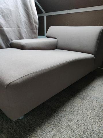 Chaises lounges taupe