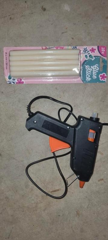 Lijmpistool + Lijm Strips beschikbaar voor biedingen