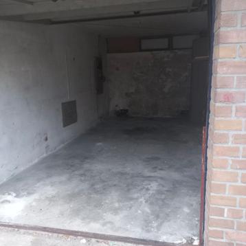 TE HUUR GARAGEBOX ROTTERDAM.  beschikbaar voor biedingen