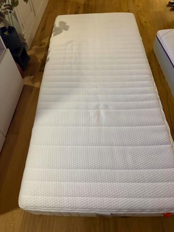 Matras 210x90 beschikbaar voor biedingen