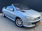 Peugeot 206 2.0 16V CC 2002 Grijs cabrio airco nap!, Auto's, Peugeot, 136 pk, 4 cilinders, Cabriolet, 4 stoelen