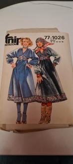 Knip vintage tuniek jurk 77-1026, Hobby en Vrije tijd, Kledingpatronen, Ophalen of Verzenden, Zo goed als nieuw