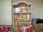 Barbiehuis Kidkraft + barbiecamper met veel toebehoren, Ophalen, Zo goed als nieuw, Poppenhuis