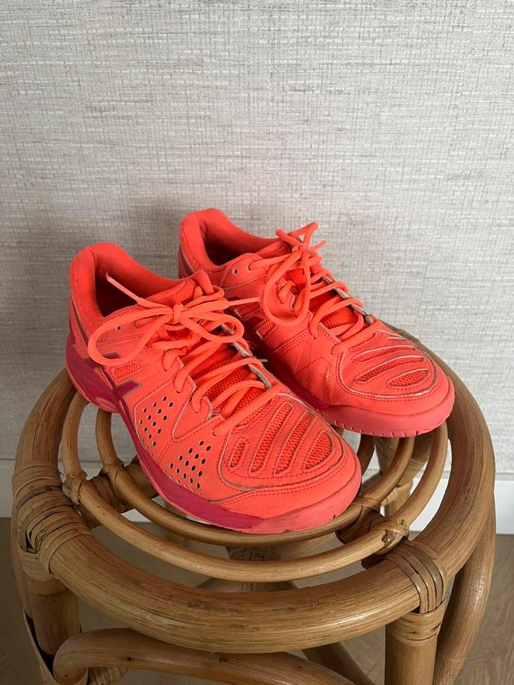 Asics indoor sportschoenen maat 39, Kinderen en Baby's, Kinderkleding | Schoenen en Sokken, Zo goed als nieuw, Sportschoenen, Jongen of Meisje