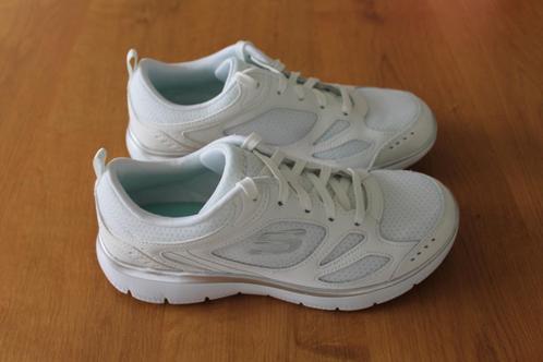 Skechers Sneakers, trainingsschoen met Memory Foam, maat 37, Kleding | Dames, Schoenen, Nieuw, Sneakers of Gympen, Wit, Ophalen of Verzenden