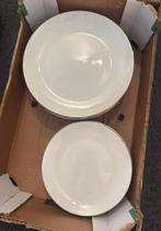 Borden met gouden rand, Huis en Inrichting, Keuken | Servies, Ophalen, Overige stijlen, Bord(en)