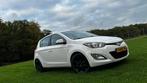 Hyundai i20 1.2 | 5DR | Airco | Zwarte velgen | NAP, Auto's, Hyundai, 450 kg, 4 cilinders, Wit, Origineel Nederlands