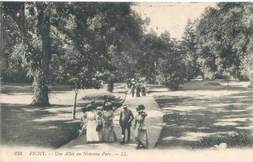 Vichy Une Allée au Nouveau Parc 1914  (a1484) beschikbaar voor biedingen