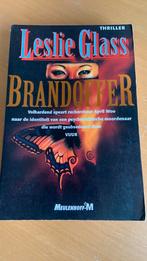 Leslie Glass - Brandoffer, Ophalen of Verzenden
