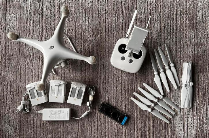 Phantom 4 Pro – 3 accu’s, ND‑filters, poot kapot, Hobby en Vrije tijd, Modelbouw | Radiografisch | Helikopters en Quadcopters