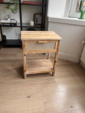 Nachtkastje CASA / Xenos hout met rotan beschikbaar voor biedingen