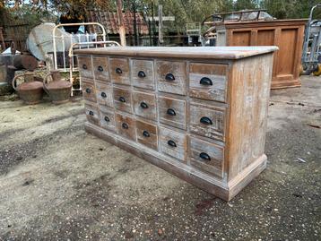 Brocante ladekast of dressoir of TV kast beschikbaar voor biedingen