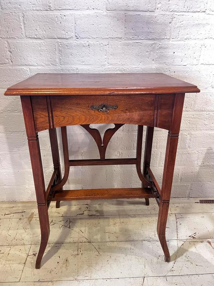 Antiek Mahonie Tafeltje met Lade, Antiek en Kunst, Antiek | Meubels | Tafels, Ophalen of Verzenden