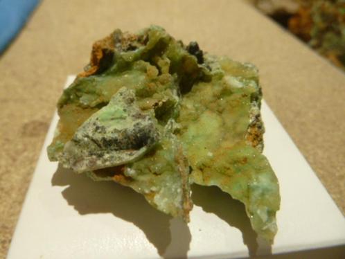 Garnieriet / falcondoiet (02), Verzamelen, Mineralen en Fossielen, Mineraal, Ophalen of Verzenden