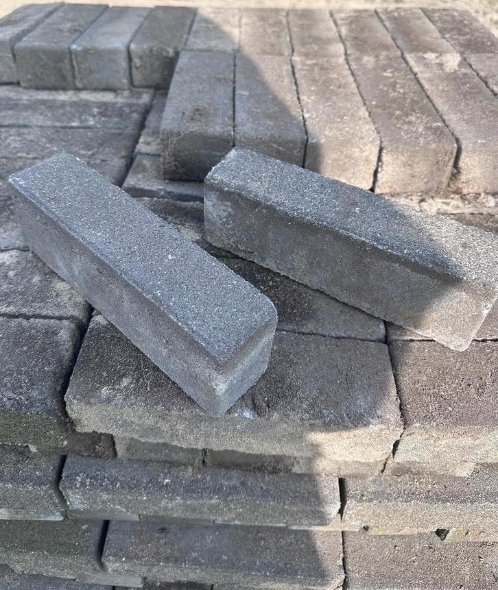 Gratis op te halen - antraciet grijze klinkers, Tuin en Terras, Tegels en Klinkers, Gebruikt, Klinkers, Beton, Minder dan 5 m²