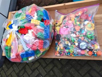 Speelgoed bouw stenen  beschikbaar voor biedingen