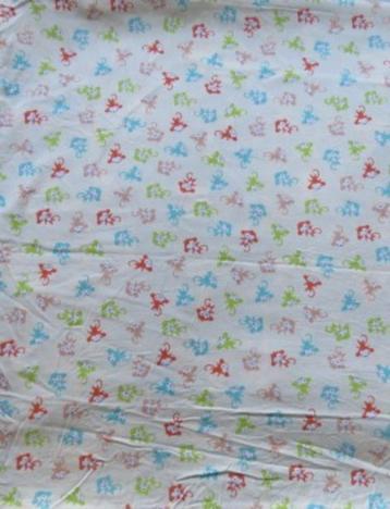 Vintage lapje kinderstof cremekleurig met aapjes beschikbaar voor biedingen