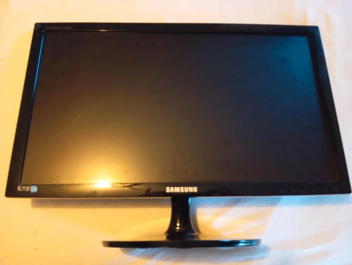 Samsung S24A300B, Computers en Software, Monitoren, Gebruikt, 60 Hz of minder, DVI, VGA, Draaibaar, Overige typen, Overige resoluties