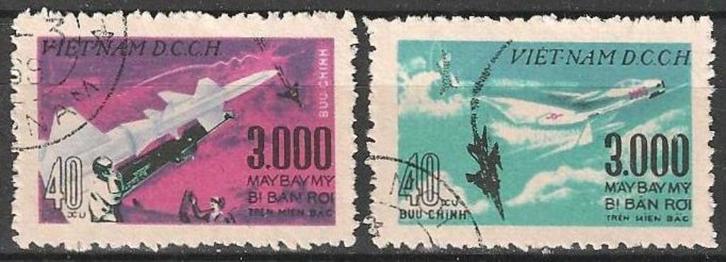 Vietnam No. 536 en 537 O. ADV. no.118 IJ., Postzegels en Munten, Postzegels | Azië, Gestempeld, Zuidoost-Azië, Ophalen of Verzenden