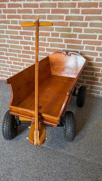 Houten bolderkar beschikbaar voor biedingen