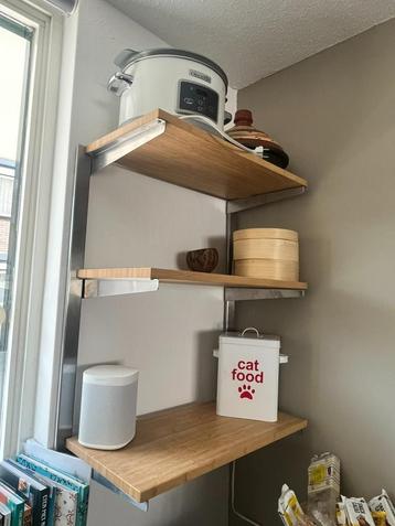 Planken + ophangsysteem (Ikea) beschikbaar voor biedingen