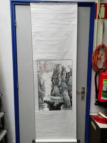 Aziatisch schilderij op houten rol beschikbaar voor biedingen